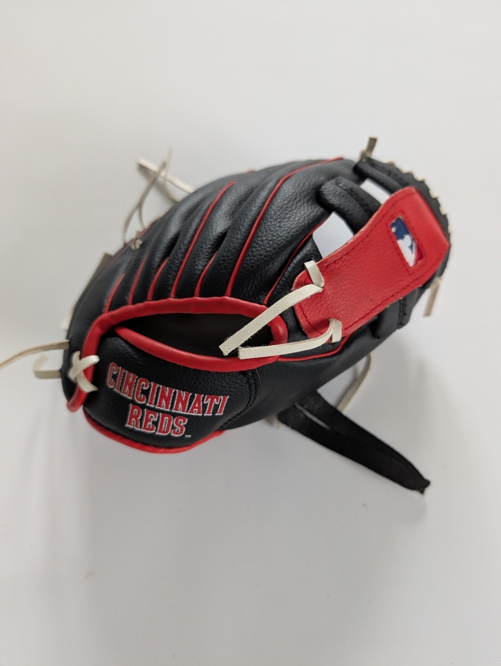 Cincinnati Reds Kids Baseball Glove - Black and Red